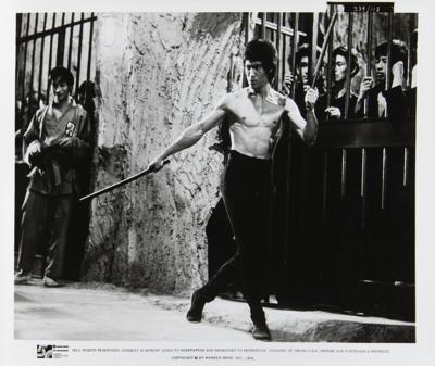 Lot #611 Bruce Lee: Enter the Dragon Keybook Photograph Binder (80+) - Image 2