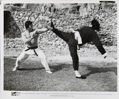 Lot #611 Bruce Lee: Enter the Dragon Keybook Photograph Binder (80+) - Image 7