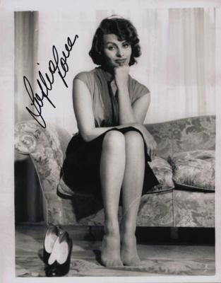 Lot #692 Sophia Loren (5) Signed Photographs - Image 1