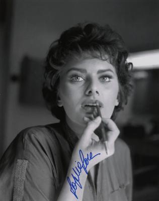 Lot #692 Sophia Loren (5) Signed Photographs - Image 2