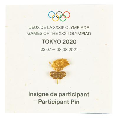 Lot #4225 Tokyo 2020 Summer Olympics Athlete's Participation Pin - Image 1