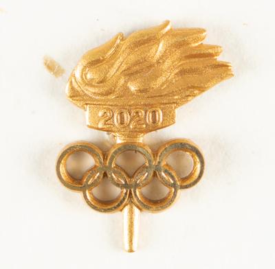 Lot #4225 Tokyo 2020 Summer Olympics Athlete's Participation Pin - Image 2