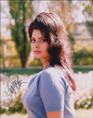 Lot #655 Sophia Loren Signed Photograph - Image 1