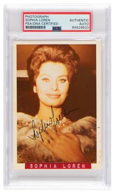 Lot #654 Sophia Loren Signed Candid Photograph - Image 1