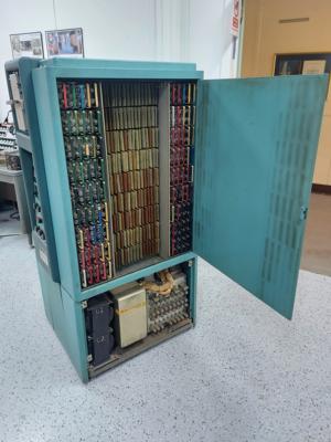 Lot #5051 Bendix G-15, the First Mini-Computer (the third built in 1956) - Image 6