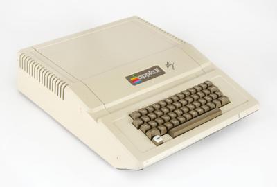 Lot #5014 Original Apple II (not II+) with Handwritten S/N 8011 and Signed by Steve Wozniak - Image 2