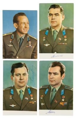 Lot #298 Cosmonauts (21) Signed Photographs - Image 1