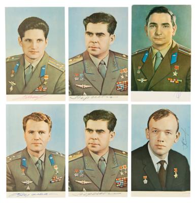 Lot #298 Cosmonauts (21) Signed Photographs - Image 2