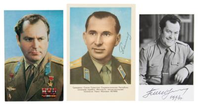 Lot #298 Cosmonauts (21) Signed Photographs - Image 4