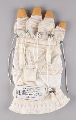 Lot #7307 Space Shuttle 4000 Series EMU Glove Restraint Assembly - Image 2