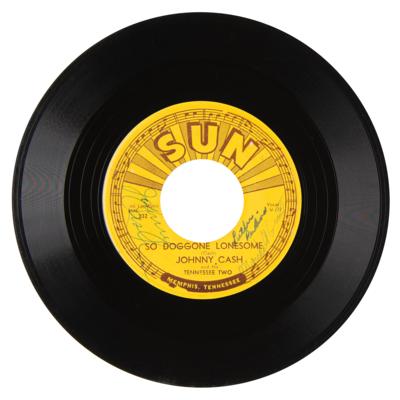 Lot #9131 Johnny Cash and the Tennessee Two Multi-Signed 45 RPM Single Record for 'Folsom Prison Blues / So Doggone Lonesome' (Sun Records) - Image 2