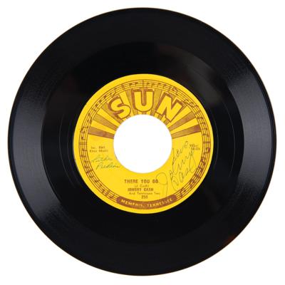 Lot #9133 Johnny Cash and the Tennessee Two Multi-Signed 45 RPM Single Record for 'There You Go / Train of Love' (Sun Records) - Image 1