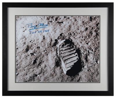 Lot #280 Buzz Aldrin Oversized Signed Photograph - Image 2