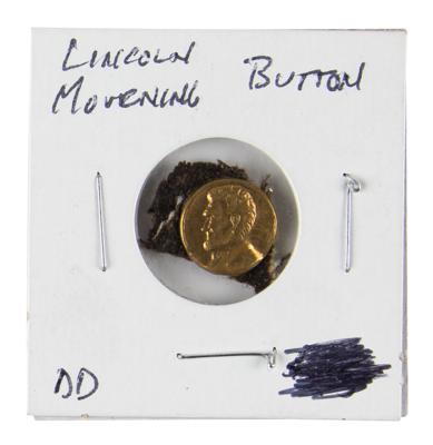 Lot #2102 Abraham Lincoln Mourning Button - Image 1