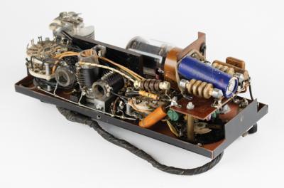 Lot #2200 WWII: SSTR-1 Spy Radio Transmitter - Image 4