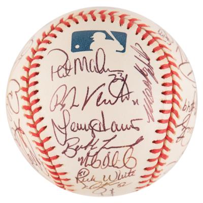 Lot #741 NY Mets: 2000 Team-Signed Baseball - Image 3