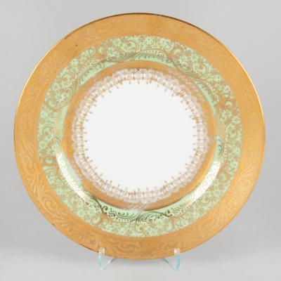 Lot #157 Al Capone's Personally-Owned and -Used Hutschenreuther ‘Royal Bavarian’ 24K Gold Border Dinner Plate - Image 1