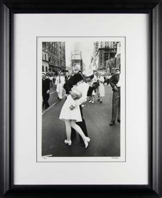 Lot #309 Alfred Eisenstaedt 'V-J Day in Times Square' Limited Edition Oversized Signed Photograph - Image 2