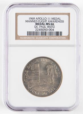 Lot #570 Paul Weitz's Apollo 11 Manned Flight Awareness Medallion - Image 1