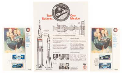 Lot #580 John Young Signed Apollo-Soyuz Test Project Press Kit - Image 2