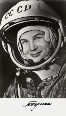 Lot #568 Valentina Tereshkova Signed Photograph
