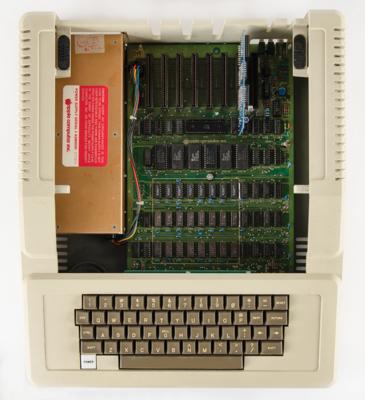 Lot #3006 Apple II EuroPlus Computer with Disk II Floppy Disk Drive (Made in Ireland) - Image 4