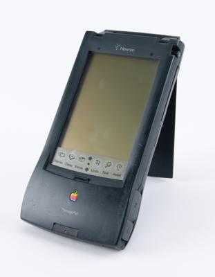 Lot #3035 Apple Newton MessagePad 110 (with Box) - Image 1