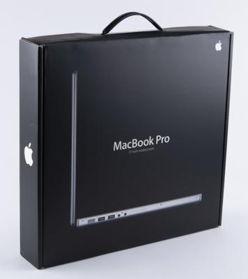 Lot #3047 Apple MacBook Pro (Unopened 1st Generation Intel, 2GB) 17-inch - Image 1