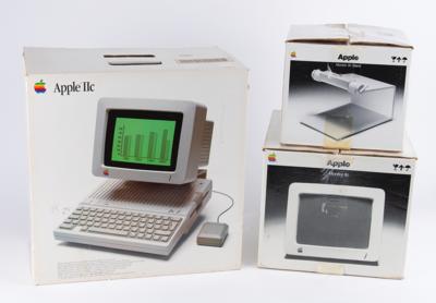 Lot #3025 Apple IIc Computer (Canadian Model, in