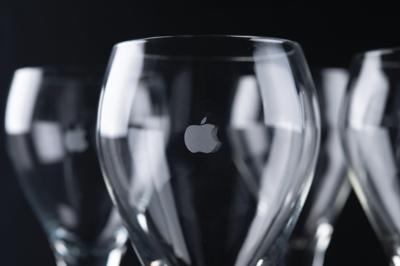 Lot #3122 Apple 'One Billion Sales' Wine Glasses (1982) - Complete Set of (4) with Original Slipcase Box - Image 2