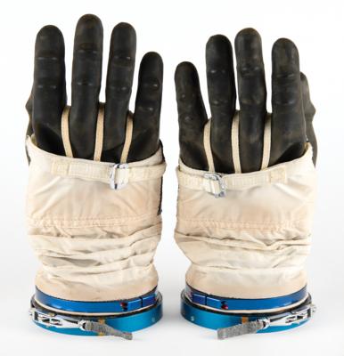 Lot #4409 Sokol KV-2 Spacesuit Gloves - Image 2