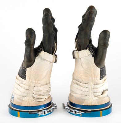 Lot #4409 Sokol KV-2 Spacesuit Gloves - Image 3