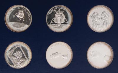 Lot #4229 Apollo 13: Franklin Mint Limited Edition Medallion Set - 'Project Apollo' (1972) - Image 3