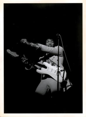 Lot #666 Jimi Hendrix Original Photograph by Linda McCartney - Image 1