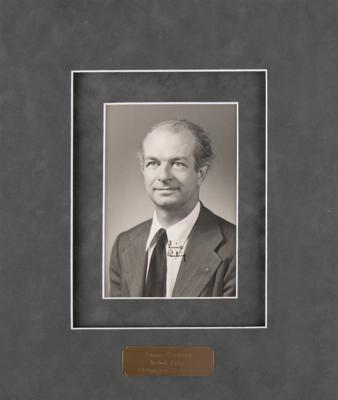 Lot #410 Linus Pauling Signed Photograph - Image 1