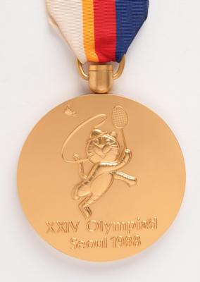 Lot #3098 Seoul 1988 Summer Olympics 'Exhibition Sport' Gold Winner's Medal for Badminton - Image 3