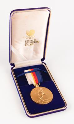 Lot #3098 Seoul 1988 Summer Olympics 'Exhibition Sport' Gold Winner's Medal for Badminton - Image 6
