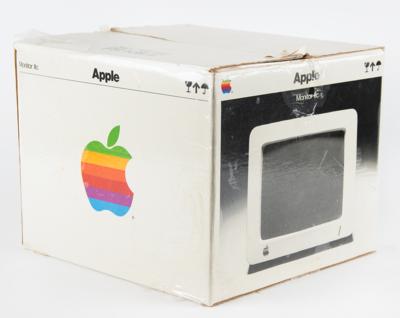 Lot #4055 Apple IIc Computer (Canadian Model) with Monitor, Stand, and Travel Case - Image 6