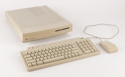 Lot #4071 Apple Macintosh LC II Computer in