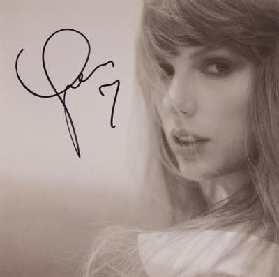 Lot #686 Taylor Swift Signed Photograph - Image 1