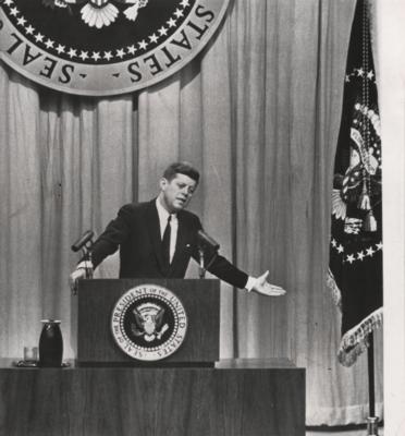 Lot #86 John F. Kennedy Original Wirephoto - 1962 News Conference on Disramament Talks - Image 1