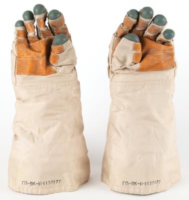 Lot #6513 Soyuz TM-23/Mir EO-21 Flown Orlan EVA Cosmonaut Space Suit Gloves - From the Personal Collection of Yuri Usachov - Image 2