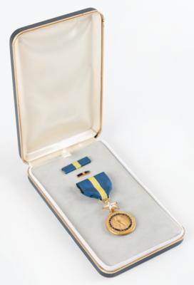 Lot #6224 Navy Distinguished Service Medal - From the Personal Collection of Alan Bean - Image 2