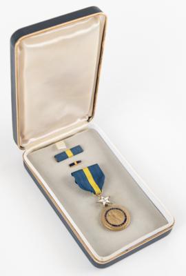 Lot #6225 Navy Distinguished Service Medal - From the Personal Collection of Alan Bean - Image 2