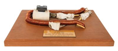 Lot #6339 Apollo 16 Crew-Presented Lunar Module Utility Light with Cable and Plug - From the Personal Collection of Edgar Mitchell - Image 2