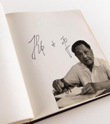 Lot #171 Statesmen and Politicians Autograph Album with (100) Signatures, Including Deng Xiaoping, Nelson Mandela, and the Dalai Lama - Image 1