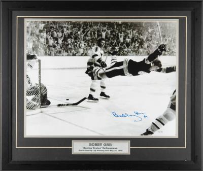 Lot #733 Bobby Orr Signed Limited Edition