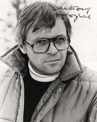 Lot #669 Anthony Hopkins Signed Photograph - Image 1