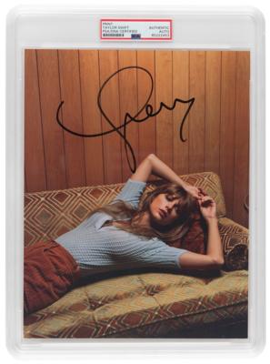 Lot #1208 Taylor Swift Signed Photograph - Image 1