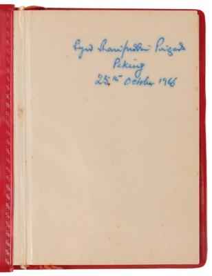 Lot #4023 Mao Zedong Historically Important Signed Book: Quotations from Chairman Mao (The Little Red Book) - Autographed for the Wife of Pakistan's Foreign Minister, with Photo Proof - Image 7